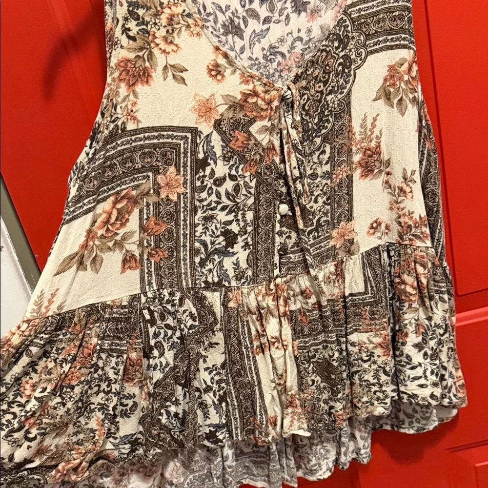 American Eagle Outfitters Floral Tank Top - Cream and Black - Picture 3 of 4